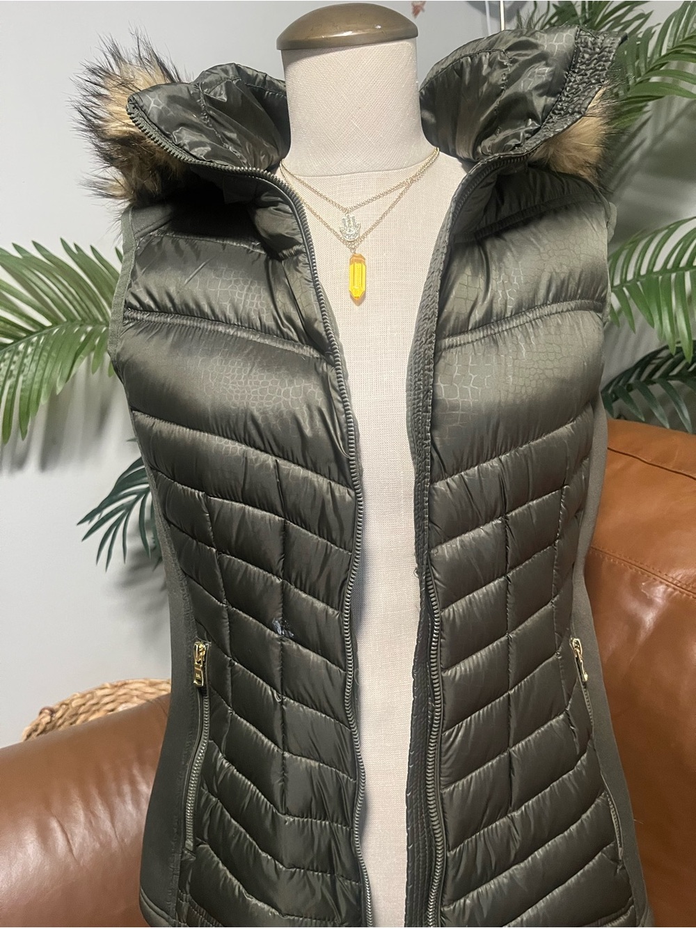 Michael Kors Olive Green Quilted Puffer Vest with Faux Fur Trim Hood - Picture 4 of 8